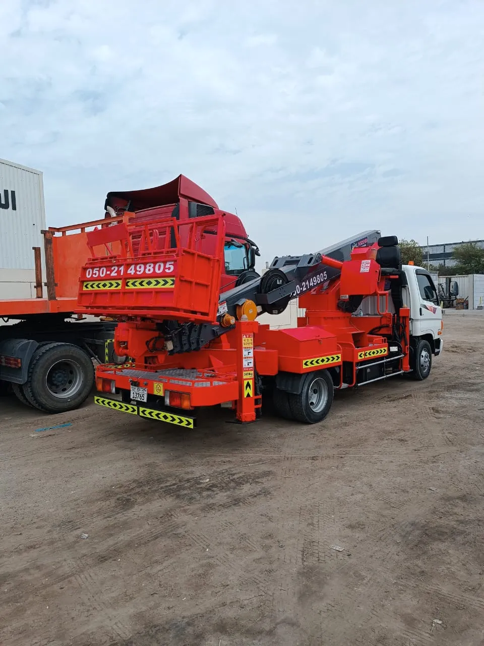 25 Ton Mobile Crane available for rent in the UAE