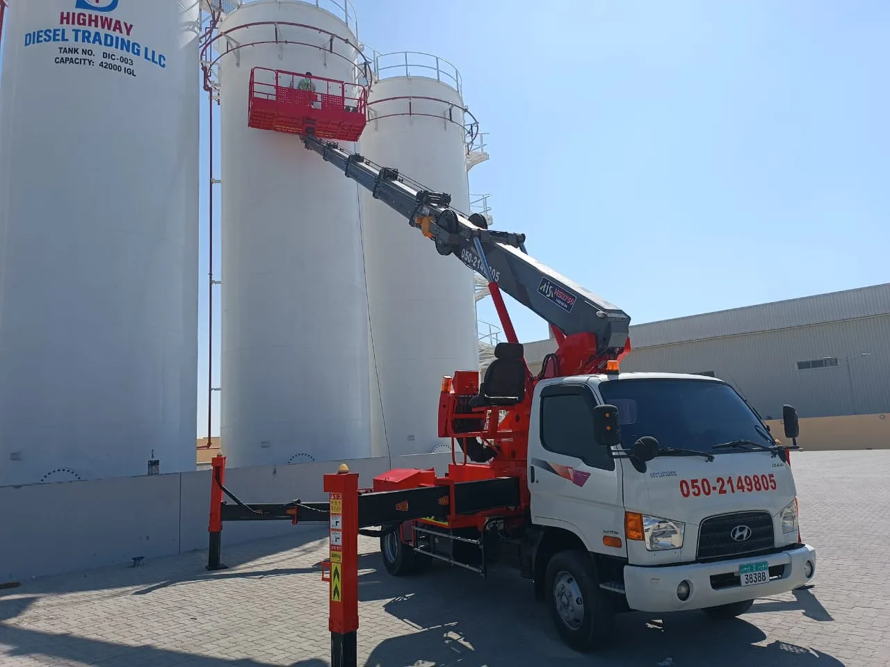 80 Ton Mobile Crane available for rent in the UAE