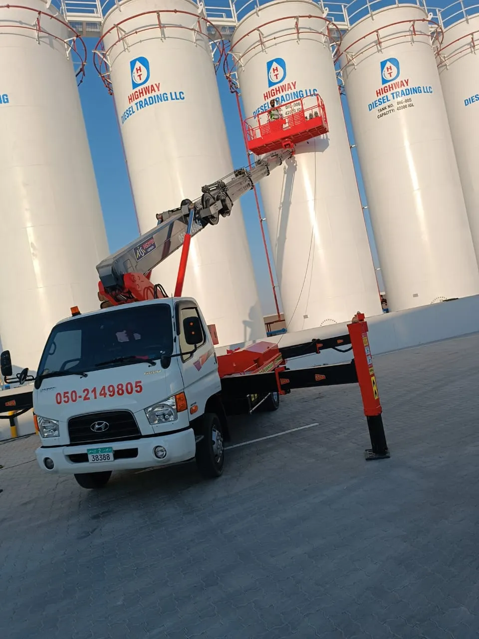 100 Ton Crawler Crane available for rent in the UAE